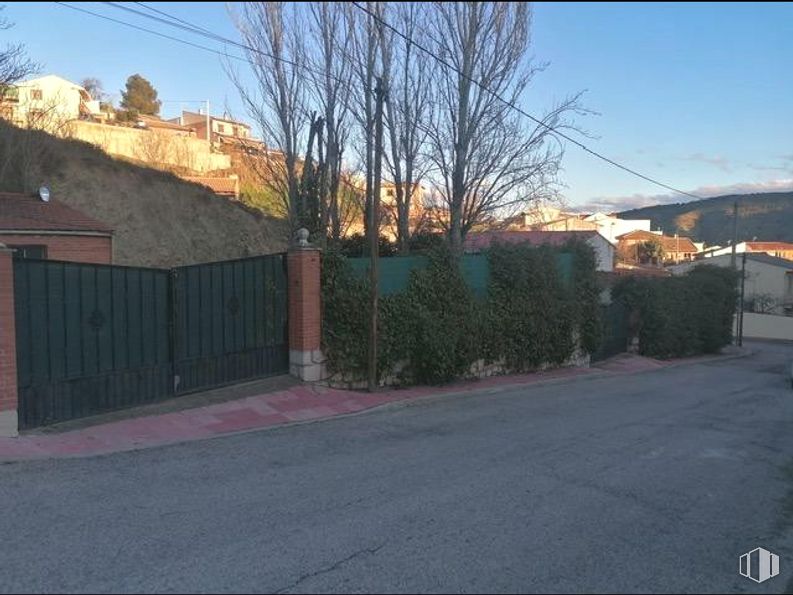 Suelo en venta en Núcleo urbano, Tielmes, Madrid, 28550 con cielo, edificio, superficie de la carretera, asfalto, planta, rama, árbol, zona residencial, alquitrán y casa alrededor