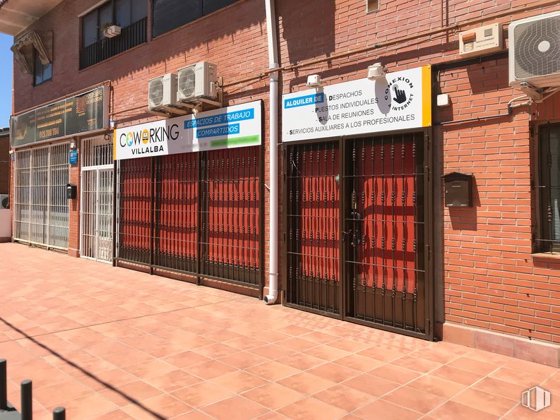 Oficina en alquiler en Calle Cercedilla, 7, Collado Villalba, Madrid, 28400 con mediante, edificio, madera, ventana, enladrillado, ladrillo, material de construcción, fachada, tipografía, acera y metal alrededor