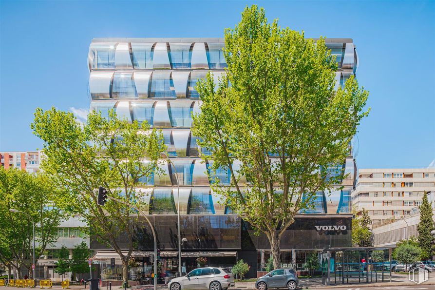 Local en alquiler en Calle Padre Damián, Chamartín, Madrid, 28036 con edificio, coche, cielo, rueda, vehículo terrestre, neumático, durante el día, árbol, vehículo y bloque de pisos alrededor