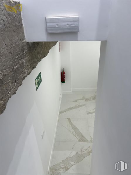 Retail for sale & for rent at Calle Bañeza, Fuencarral - El Pardo, Madrid, 28029 with floor, flooring, composite material, ceiling, house, plaster, space, concrete, slope and room around