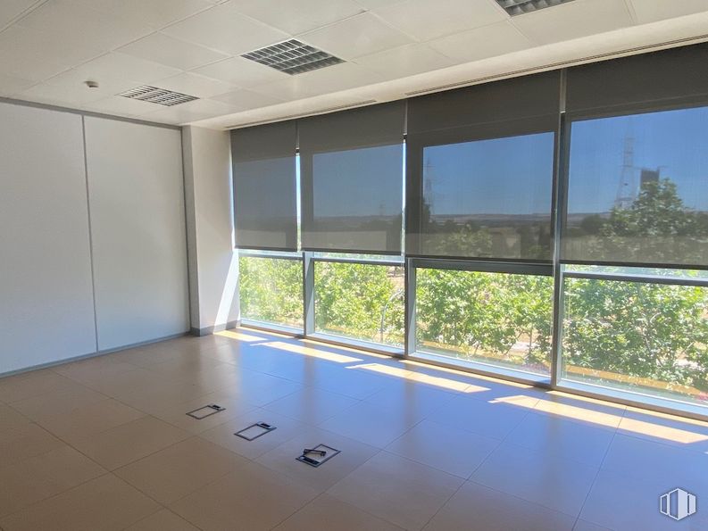 Oficina en alquiler en Edificio Inbisa, Avenida Pirineos, 7, San Sebastián de los Reyes, Madrid, 28700 con planta, edificio, ventana, accesorio, sombra, casa, diseño de interiores, piso, bienes raíces y material compuesto alrededor