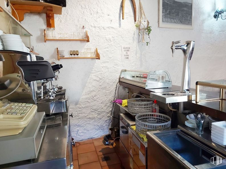 Local en alquiler en Zona centro, San Ildefonso, Segovia, 40100 con grifo, marco, fregadero, propiedad, cocina, interiorismo, aparato de cocina, cocina, gas y edificio alrededor