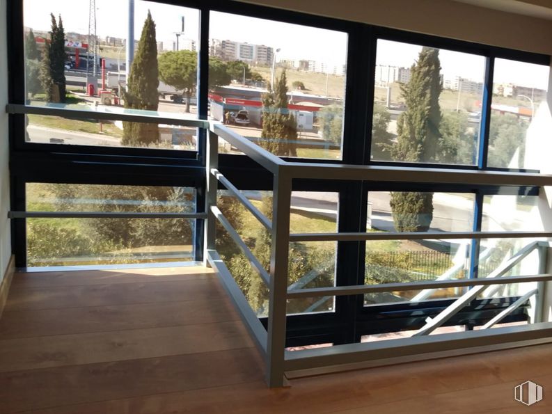 Oficina en alquiler en Edificio Bosque y Payá, Calle Progreso, 2, Getafe, Madrid, 28906 con accesorio, ventana, interiorismo, sombra, piso, madera, exterior automotriz, edificio, vidrio y suelo alrededor