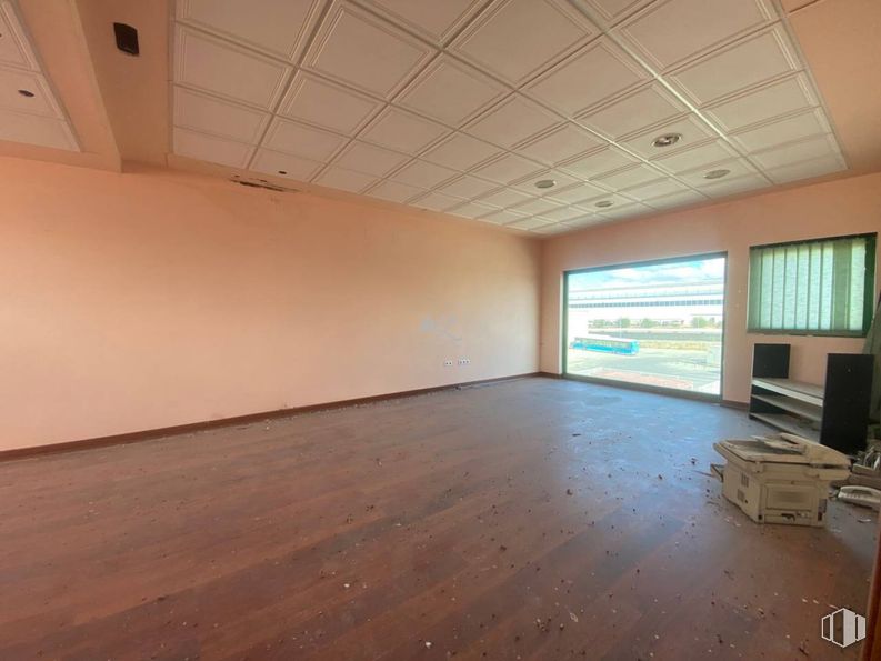 Industrial for sale at Polígono Santa Bárbara, Toledo, 45006 with window, flooring, floor, wood, ceiling, wood flooring, hall, hardwood, wood stain and laminate flooring around