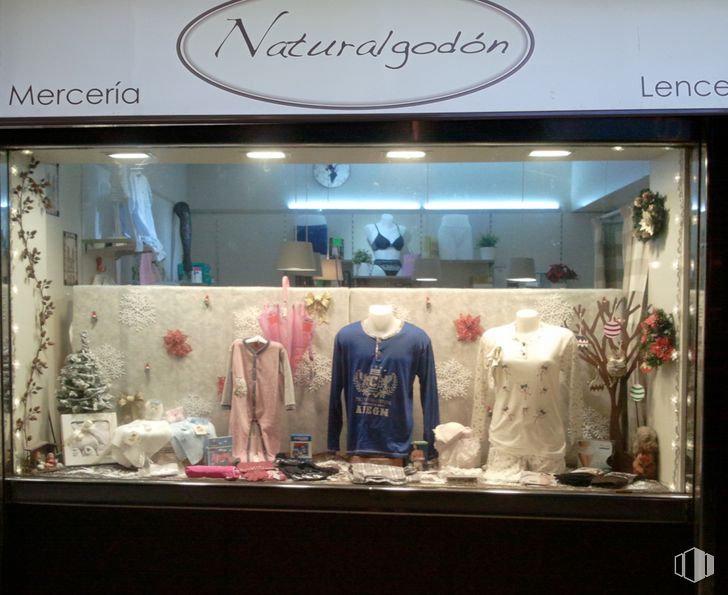 Local en venta en Calle Puentelarra, 9-11, Villa de Vallecas, Madrid, 28031 con parte superior, espejo, luz, moda, manga, vitrina, ventana, venta minorista, diseño de moda y camiseta alrededor