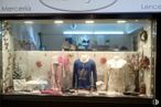 Retail for sale at Calle Puentelarra, 9-11, Villa de Vallecas, Madrid, 28031 with top, mirror, light, fashion, sleeve, display case, window, retail, fashion design and t-shirt around