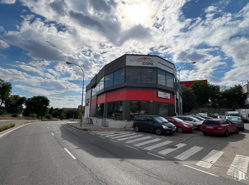 Nave en venta en Calle Lanzarote, Fuenlabrada, Madrid, 28946 con coche, nube, rueda, cielo, neumático, edificio, vehículo, matrícula del vehículo, superficie de la carretera y asfalto alrededor