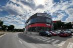 Industrial for sale at Calle Lanzarote, Fuenlabrada, Madrid, 28946 with car, cloud, wheel, sky, tire, building, vehicle, vehicle registration plate, road surface and asphalt around