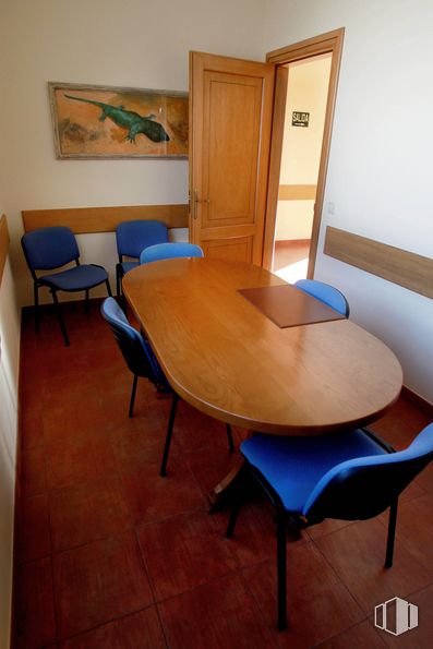 Office for sale at Calle Mayor, 8, Sonseca, Toledo, 45100 with chair, table, picture frame, furniture, property, building, wood, house, interior design and flooring around