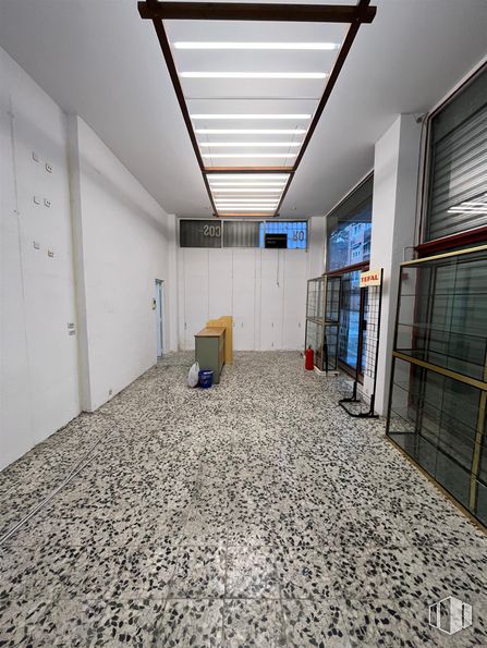 Local en alquiler en Zona Antonio Machado, Moncloa - Aravaca, Madrid, 28035 con interiorismo, accesorio, suelo, hall, suelos, techo, vidrio, habitación, hormigón y ciudad alrededor