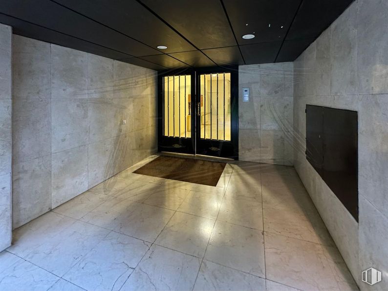 Local en venta en Calle Príncipe de Vergara, Chamartín, Madrid, 28002 con puerta, accesorio, interiorismo, suelo, suelos, material compuesto, suelo de baldosas, hall, hormigón y techo alrededor