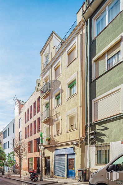 Local en venta en Calle Olivar, Centro, Madrid, 28012 con ventana, neumático, vehículo terrestre, edificio, rueda, propiedad, cielo, vehículo, coche y diseño urbano alrededor