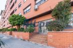 Retail for sale at Calle Rocinante, Fuencarral - El Pardo, Madrid, 28034 with window, plant, building, property, brickwork, tree, brick, road surface, urban design and material property around