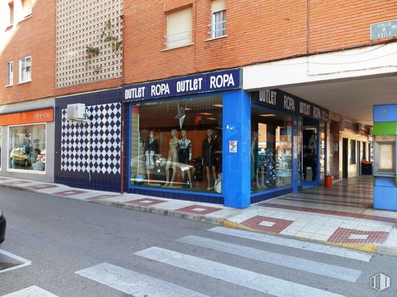 Retail for rent at Zona Bulevar de las Acacias, Azuqueca de Henares, Guadalajara, 19200 with building, window, infrastructure, fixture, facade, city, road surface, retail, road and street around