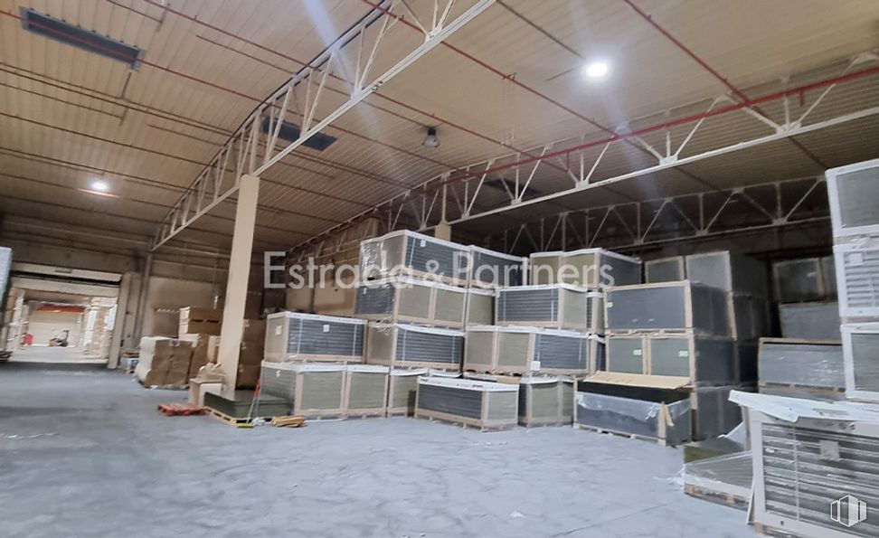 Nave en alquiler en Calle Gutenberg, Getafe, Madrid, 28906 con madera, suelo, suelos, hall, techo, haz, ingeniería, espacio, material compuesto y electricidad alrededor