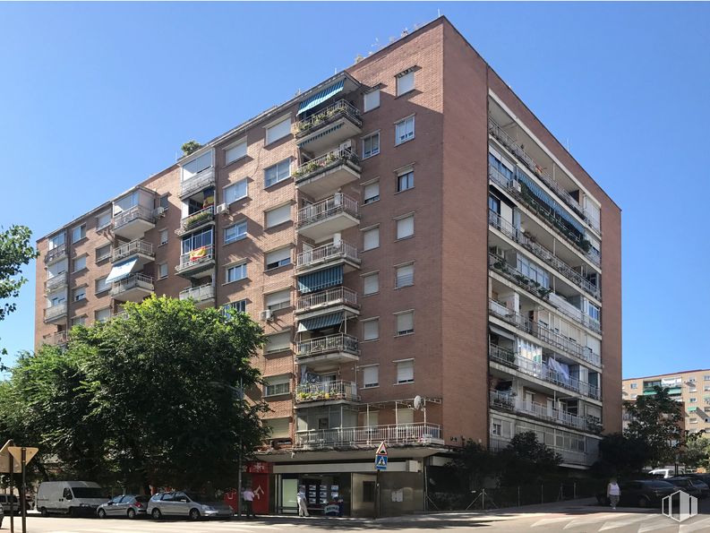 Local en alquiler y venta en Calle Monte, 2, Alcorcón, Madrid, 28921 con edificio, cielo, propiedad, árbol, ventana, bloque de torre, diseño urbano, condominio, barrio y edificio comercial alrededor