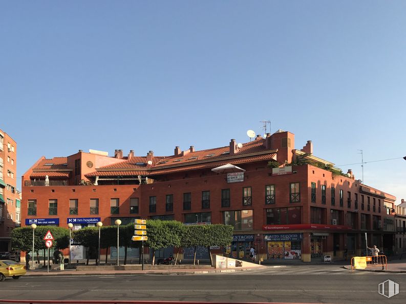 Oficina en alquiler y venta en Calle Don Juan I, 30, Alcalá de Henares, Madrid, 28807 con edificio, cielo, ventana, planta, viaje, fachada, ocio, edificio comercial, ciudad y casa alrededor