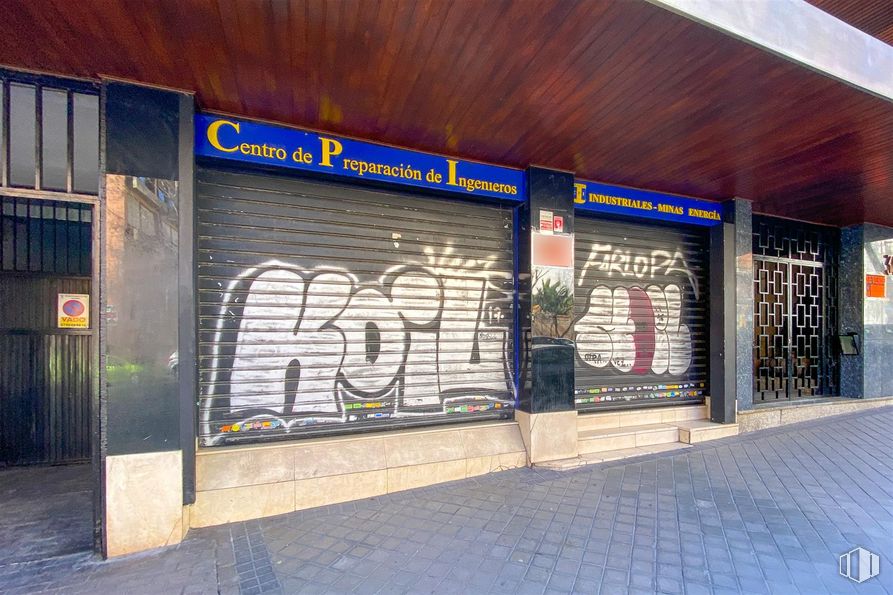 Local en alquiler y venta en Calle Ríos Rosas, 34, Chamberí, Madrid, 28003 con arte, fuente, fachada, tintes y matices, gas, escritura, ciudad, ladrillo, graffiti y pintura alrededor