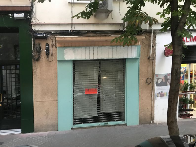 Local en alquiler en Calle Maldonado, 44, Salamanca, Madrid, 28006 con persiana de la ventana, edificio, accesorio, superficie de carretera, planta, barrio, fachada, puerta, casa y acera alrededor