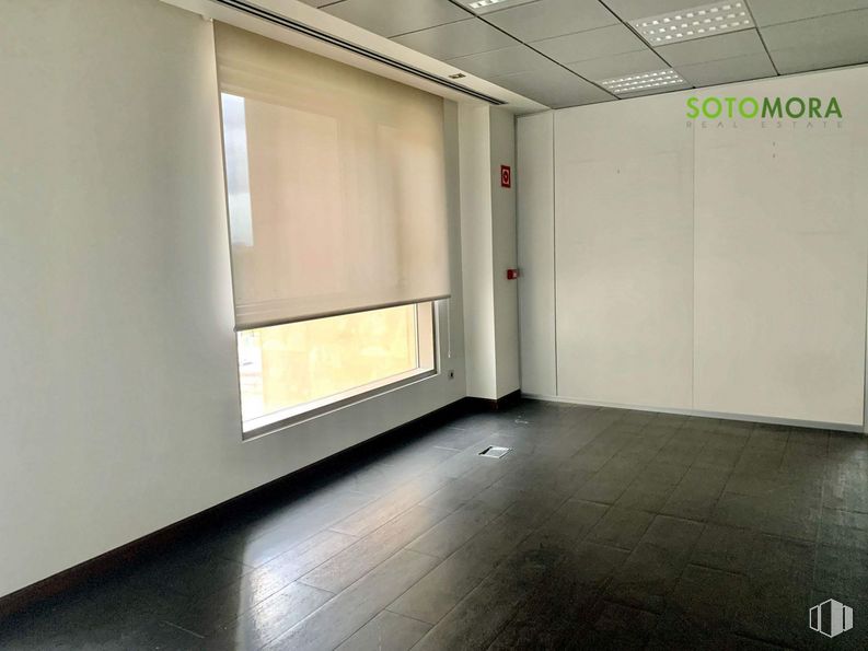 Oficina en venta en Arroyo de La Vega - La Moraleja, Alcobendas, Madrid, 28042 con propiedad, edificio, accesorio, pasillo, piso, suelo, pared, sombra, techo y vidrio alrededor