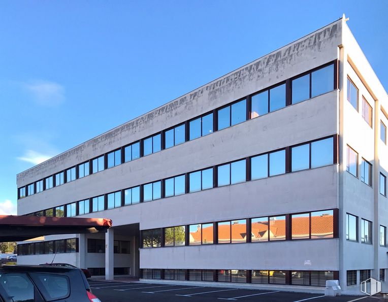 Office for rent at Edificio Alba, Calle Rosa de Lima, 1, Las Rozas de Madrid, Madrid, 28290 with sky, building, window, condominium, cloud, urban design, facade, tower block, commercial building and landmark around