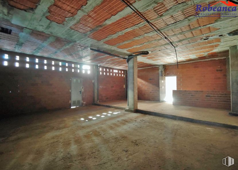 Retail for sale at Avenida Juventud, Ávila, 05003 with wood, hall, flooring, interior design, floor, brick, brickwork, wall, ceiling and beam around