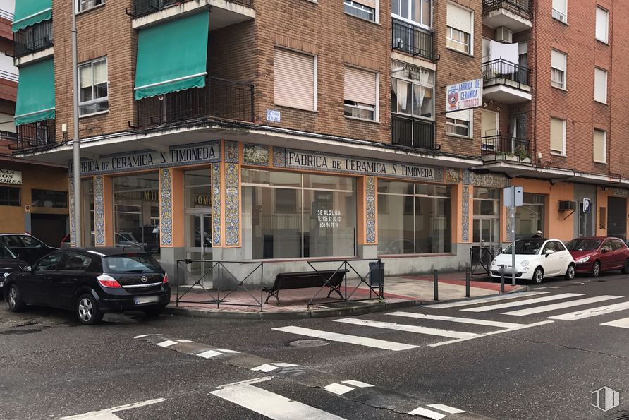 Retail for rent at Calle San Esteban, 2, Talavera de la Reina, Toledo, 45600 with car, building, window, wheel, land vehicle, vehicle, tire, property, photograph and infrastructure around