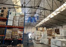 Industrial for sale at Polígono industrial San Fernando, San Fernando de Henares, Madrid, 28830 with person, warehouse, floor, ceiling, composite material, inventory, metal, factory, building material and engineering around