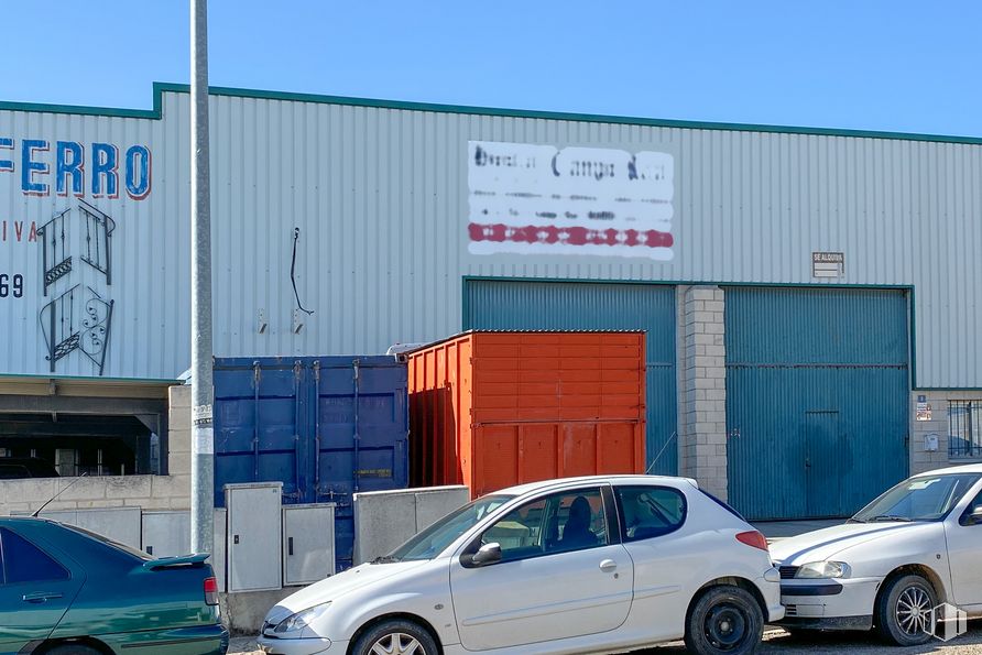 Industrial for sale at Calle Estaño, 10, Campo Real, Madrid, 28510 with car, wheel, tire, building, automotive parking light, land vehicle, vehicle, sky, vehicle registration plate and motor vehicle around