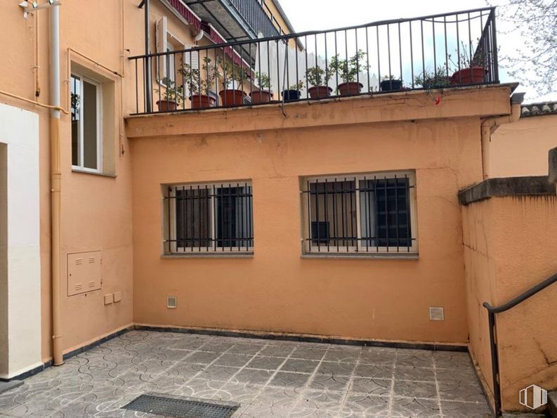 Oficina en venta en Calle San Antón, San Lorenzo de El Escorial, Madrid, 28200 con ventana, edificio, mediante, madera, accesorio, barrio residencial, propiedad material, fachada, bienes raíces y casa alrededor