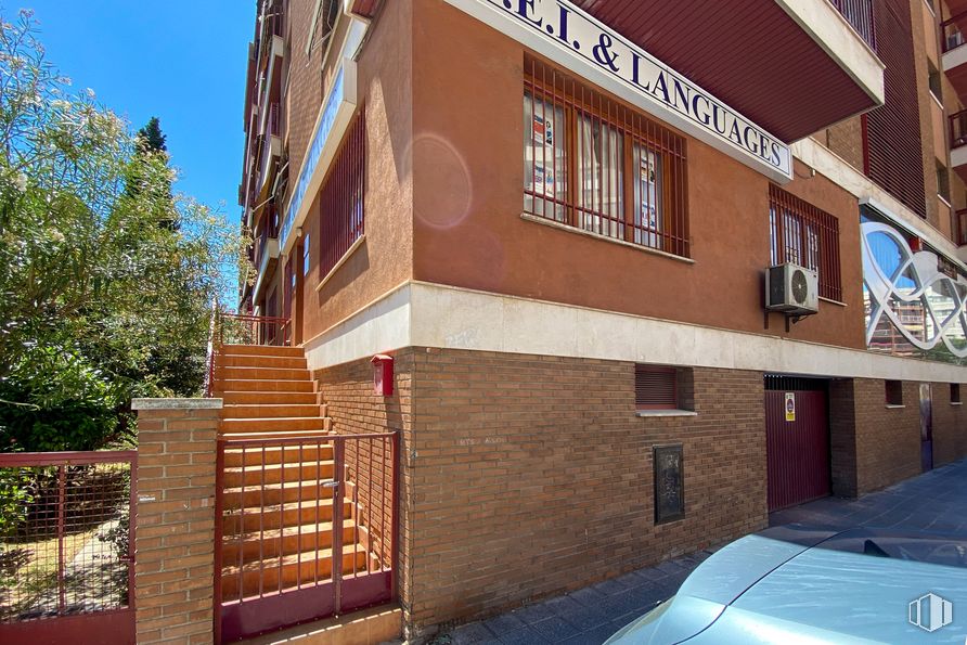 Local en venta en Calle Rufino Blanco, 10, Guadalajara, 19003 con ventana, puerta, coche, edificio, propiedad, cielo, madera, planta, ladrillo y sombra alrededor