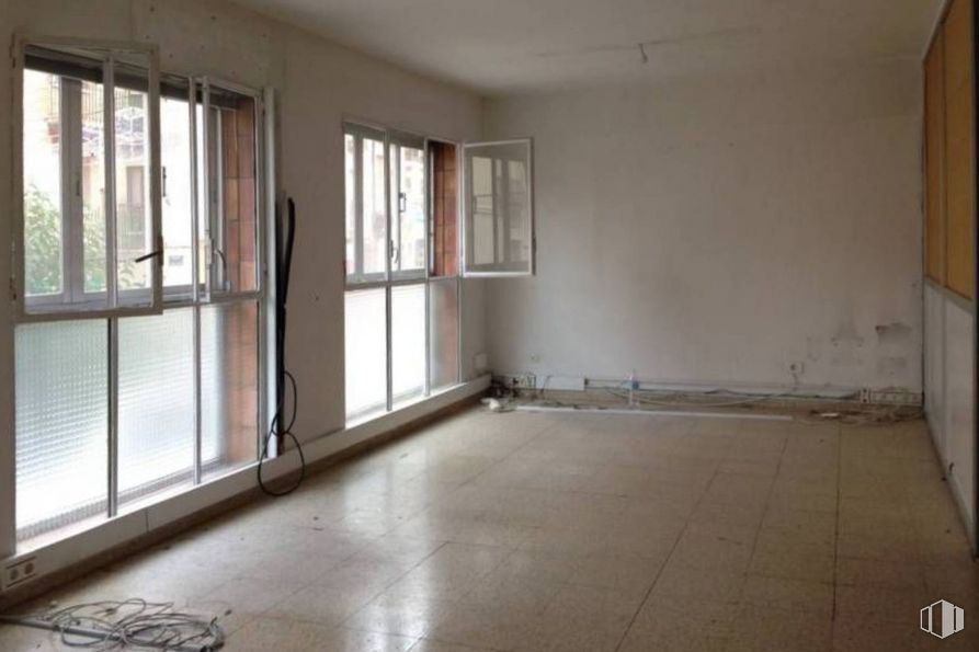 Office for sale at Calle José Zorrilla, Segovia, 40002 with window, building, fixture, wood, floor, hall, flooring, hardwood, ceiling and house around