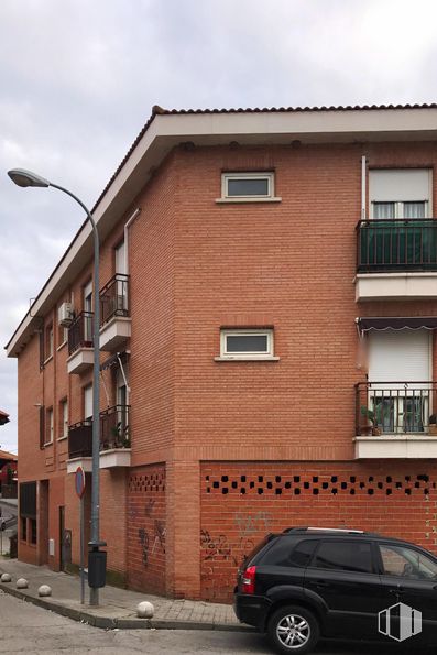 Local en alquiler en Calle Ventosilla, 5, San Agustín del Guadalix, Madrid, 28750 con rueda, coche, edificio, luz de la calle, ventana, cielo, propiedad, neumático, planta y vehículo alrededor