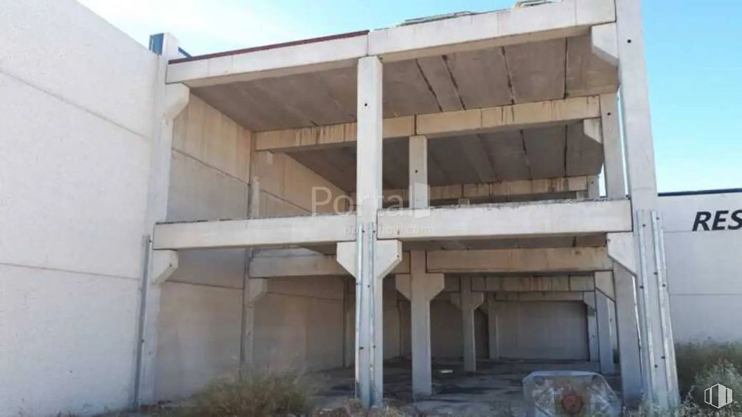 Industrial for sale at Polígono industrial El Viso de San Juan, El Viso de San Juan, Toledo, 45215 with building, sky, plant, wood, composite material, facade, building material, fixture, concrete and urban design around