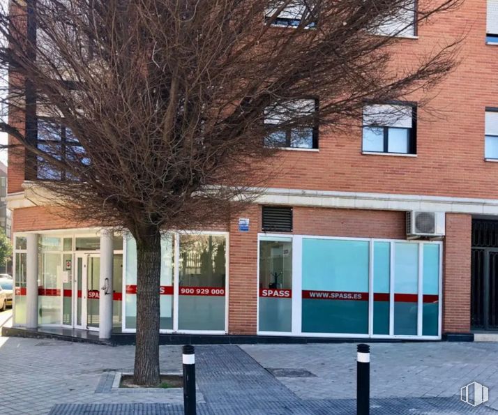 Local en venta en Calle Consenso, 16, Villaverde, Madrid, 28021 con ventana, edificio, planta, árbol, superficie de la carretera, puerta, accesorio, diseño urbano, albañilería y zona residencial alrededor