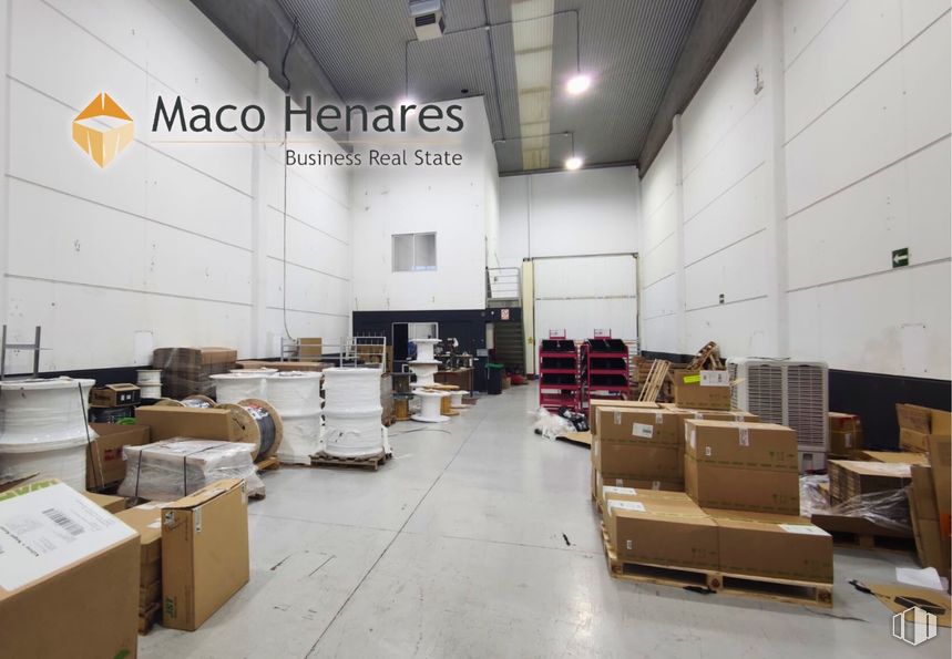 Industrial for rent at Zona industrial Inbisa, Alcalá de Henares, Madrid, 28802 with shipping box, box, floor, cardboard packaging, warehouse, cardboard, packaging and labeling, package delivery, inventory and building material around