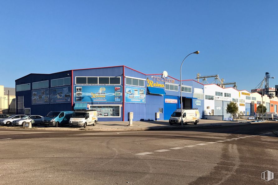 Industrial for sale & for rent at Calle Edison, 359, Talavera de la Reina, Toledo, 45600 with building, car, street light, automotive parking light, sky, wheel, tire, motor vehicle, vehicle and asphalt around