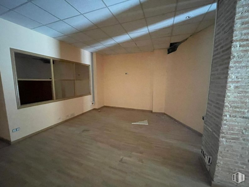 Retail for sale at Calle Ingeniero Mariño, Guadalajara, 19001 with cabinetry, wood, hall, floor, flooring, shade, wood stain, hardwood, ceiling and fixture around