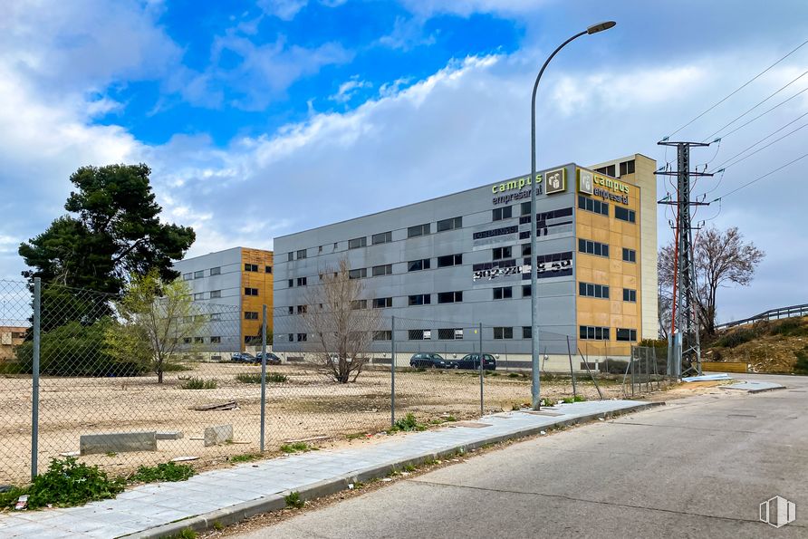 Oficina en venta en Calle Francisco Aritio, 164, Guadalajara, 19004 con edificio, nube, cielo, planta, propiedad, ventana, árbol, luz de la calle, casa y lote de tierra alrededor