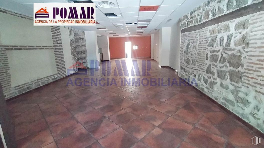 Retail for rent at Plaza Nalvillos, 1, Ávila, 05001 with flooring, floor, tile flooring, wall, art, font, hall, building, composite material and building material around