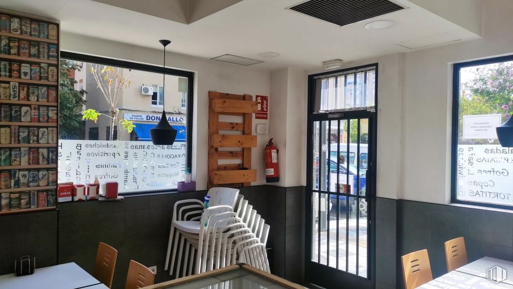 Retail for rent at Zona centro, Móstoles, Madrid, 28937 with lighting, window, property, furniture, table, interior design, chair, fixture, building and wood around