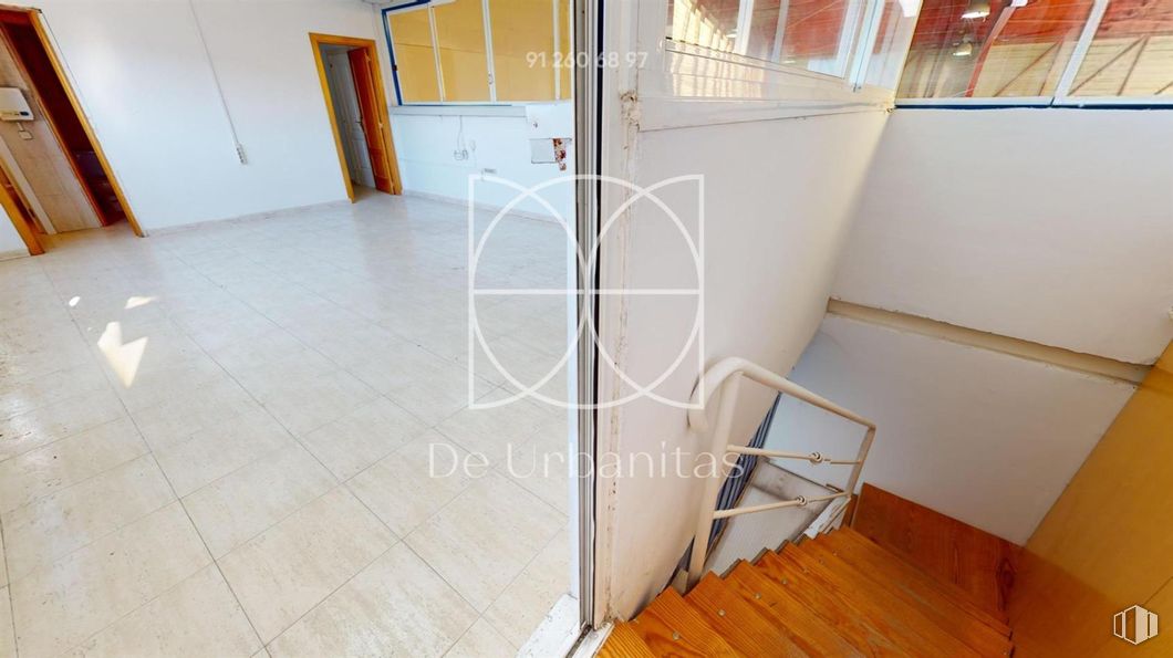 Industrial for sale & for rent at Poligono Rompecubas, Valdemoro, Madrid, 28341 with flooring, floor, tile flooring, apartment, wood flooring, wood stain, hardwood, daylighting, tile and plywood around