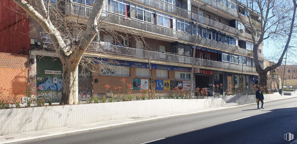 Retail for sale at Avenida Carabanchel Alto, Carabanchel, Madrid, 28044 with property, building, plant, window, urban design, line, residential area, neighbourhood, public space and condominium around