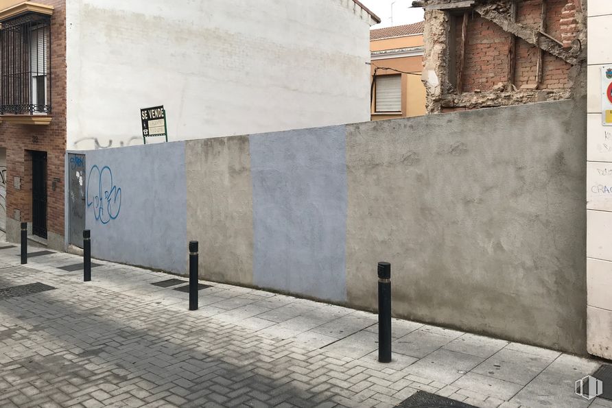 Land for sale at Calle Arcipreste de Hita, 30, Guadalajara, 19001 with window, road surface, wood, asphalt, building, urban design, sidewalk, city, road and facade around