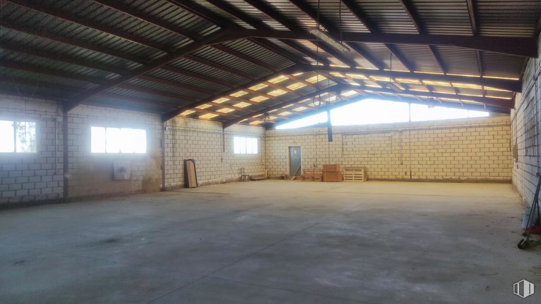 Industrial for sale at Casco urbano, Turleque, Toledo, 45789 with window, wood, floor, beam, composite material, ceiling, flooring, hall, concrete and gas around