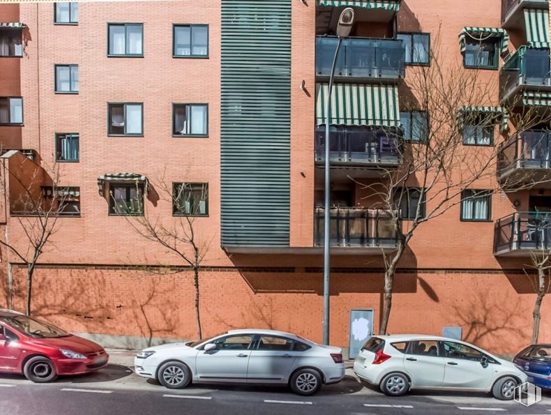 Local en venta en Calle Nardos, 135, Alcorcón, Madrid, 28925 con coche, edificio, rueda, luz de estacionamiento automotriz, neumático, vehículo terrestre, vehículo, propiedad, ventana y iluminación automotriz alrededor