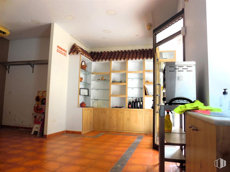 Local en venta en Avenida Toreros, Salamanca, Madrid, 28028 con botella, accesorio, interiorismo, madera, suelo, suelos, edificio, techo, casa y puerta alrededor