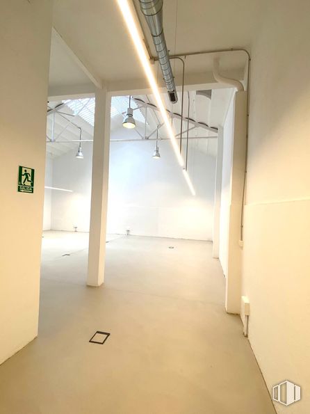 Nave en alquiler en Calle Morando, 6, Tetuán, Madrid, 28029 con lámpara, alumbrado, accesorio, suelo, suelos, edificio, madera, vidrio, techo y tintes y matices alrededor