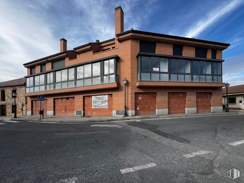 Retail for sale at Calle Segovia, Espirdo, Segovia, 40191 with building, door, facade, composite material, brickwork, brick and tar around