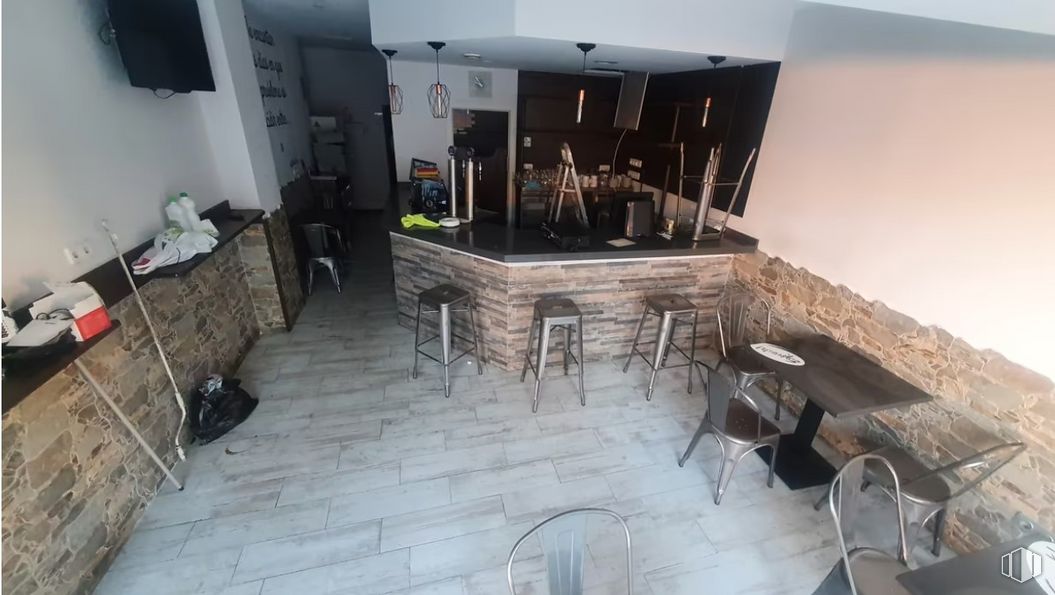 Retail for sale at Zona Villalba Estación, Collado Villalba, Madrid, 28400 with chair, table, flooring, wood, gas, hearth, house, event, building and room around